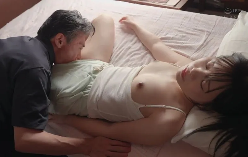 Bố già tích cực vét máng đứa con chim nhỏ lâu ngày về quê giờ đã trưởng thành