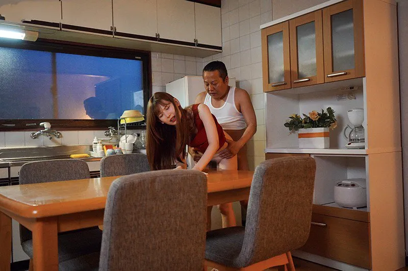 Con gái bị Chồng yêu mới của má nện mỗi ngày, cho dù đã có người yêu